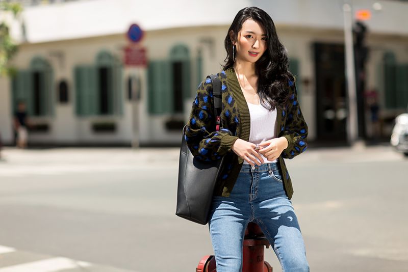 Tank top và quần jean